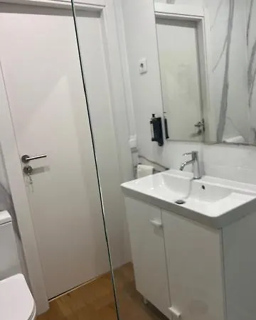 Charming And Renewed 1 Bedroom In Campolide - 1d *
